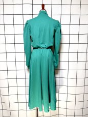 画像2: レース付スタンドカラー グリーン 無地 クラシカル レトロ 長袖 USA古着 ヴィンテージワンピース (2)