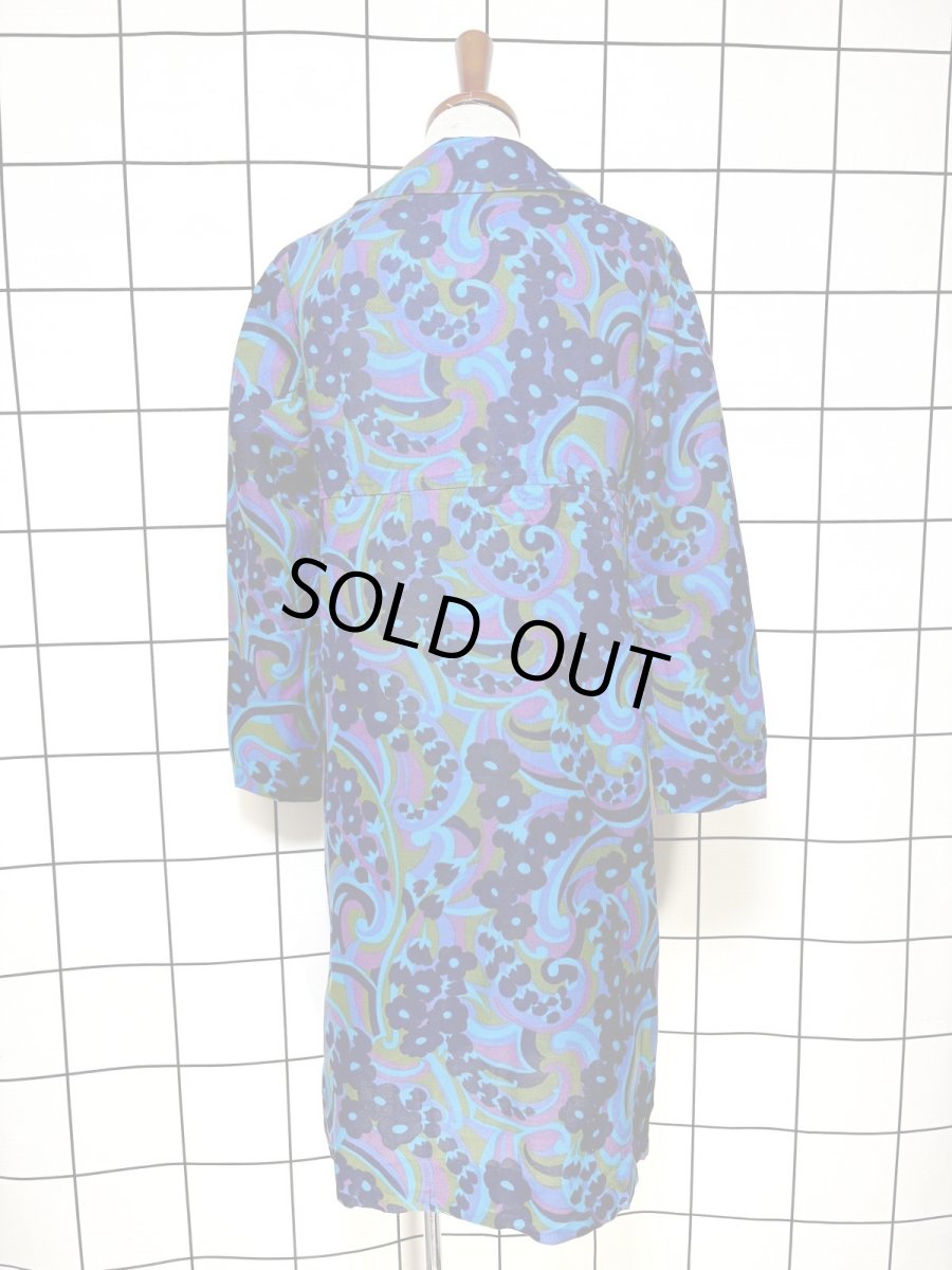 画像2: レトロ ポップサイケ 花柄 前開き レトロ ヨーロッパ古着 ヴィンテージワンピース (2)