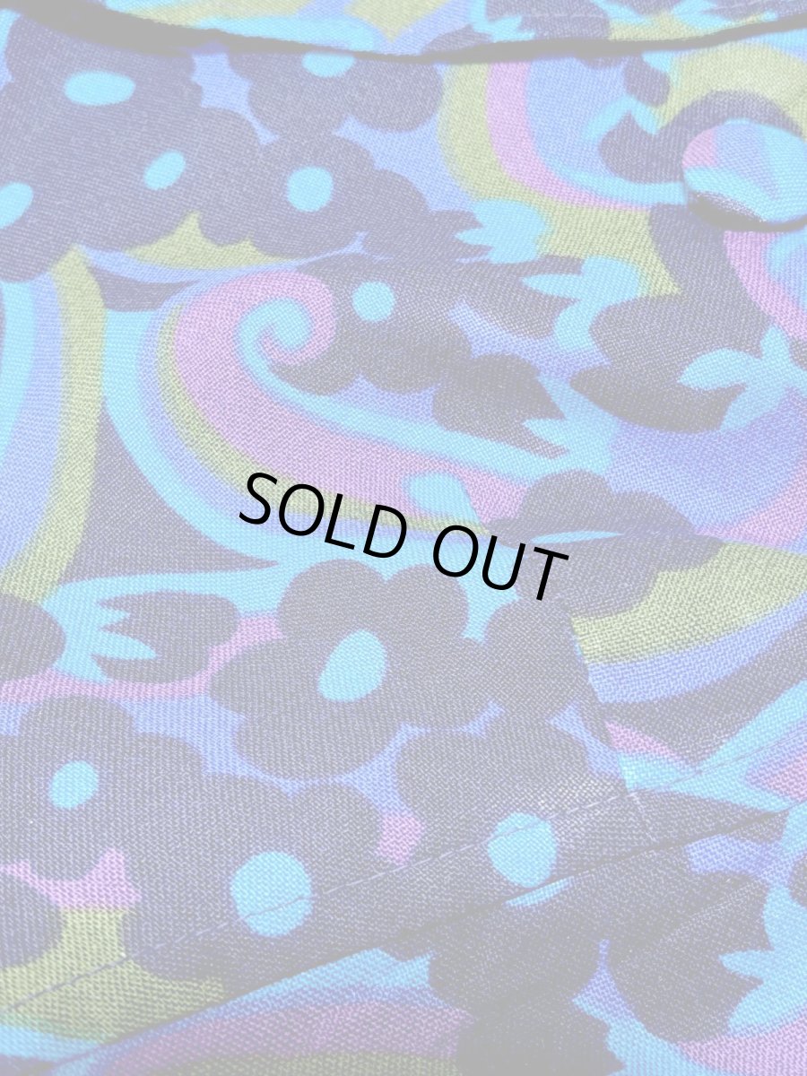 画像11: レトロ ポップサイケ 花柄 前開き レトロ ヨーロッパ古着 ヴィンテージワンピース (11)