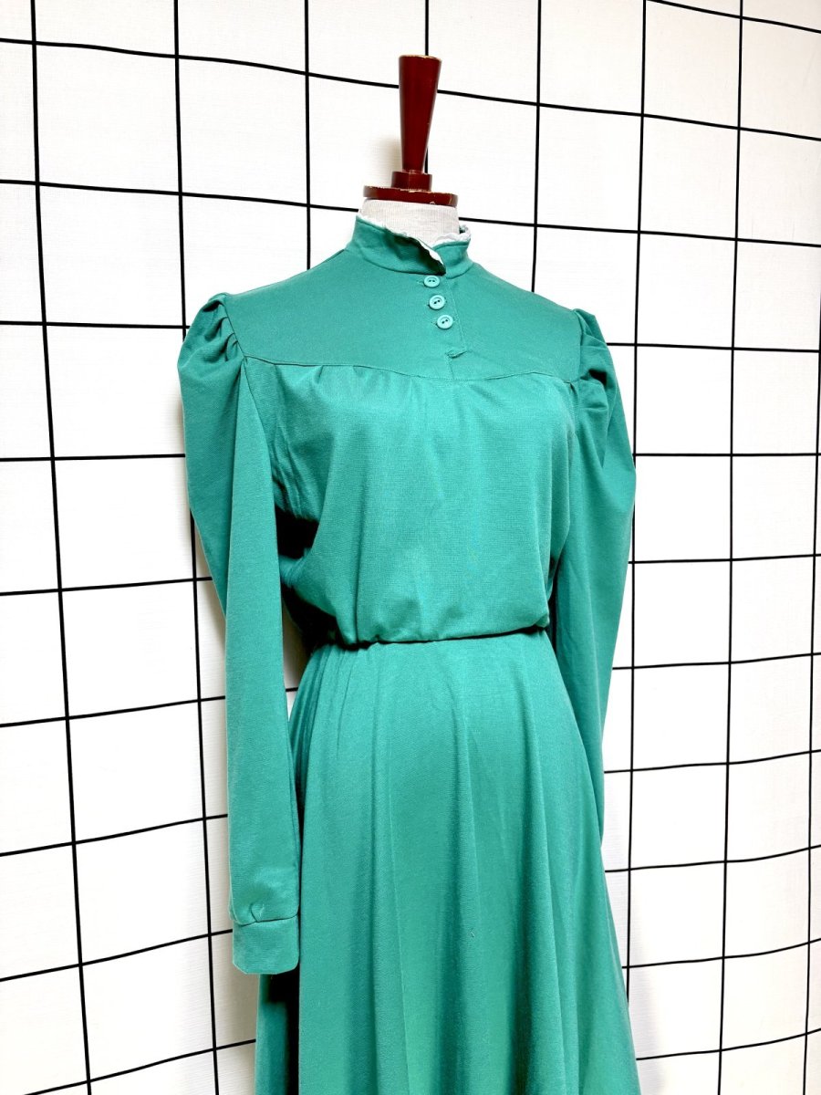 画像3: レース付スタンドカラー グリーン 無地 クラシカル レトロ 長袖 USA古着 ヴィンテージワンピース (3)