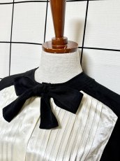 画像4: フロントタック 首元リボン ブラック オフホワイト レトロ USA古着 ヴィンテージワンピース (4)