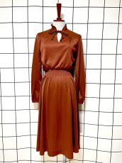 画像1: 首元フリルリボン UNIONMADE 無地 ウエストゴム レトロ USA古着 ヴィンテージワンピース (1)