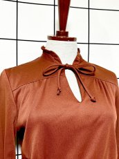 画像5: 首元フリルリボン UNIONMADE 無地 ウエストゴム レトロ USA古着 ヴィンテージワンピース (5)