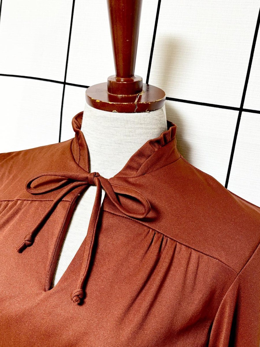 画像4: 首元フリルリボン UNIONMADE 無地 ウエストゴム レトロ USA古着 ヴィンテージワンピース (4)