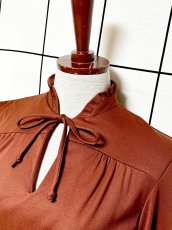 画像4: 首元フリルリボン UNIONMADE 無地 ウエストゴム レトロ USA古着 ヴィンテージワンピース (4)