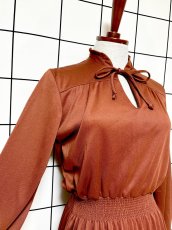 画像6: 首元フリルリボン UNIONMADE 無地 ウエストゴム レトロ USA古着 ヴィンテージワンピース (6)