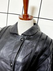 画像4: 本革レザー ブラック ストライプライン 裏地が個性的 フロントホック レトロ 古着 ヴィンテージコート (4)