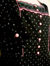 画像4: ピンク小花柄がとびっきり可愛い スカート裾アンティークレースも素敵 黒 ディアンドル チロルワンピース ドイツ民族衣装 舞台 演奏会 フォークダンス オクトーバーフェスト 【1309】 (4)