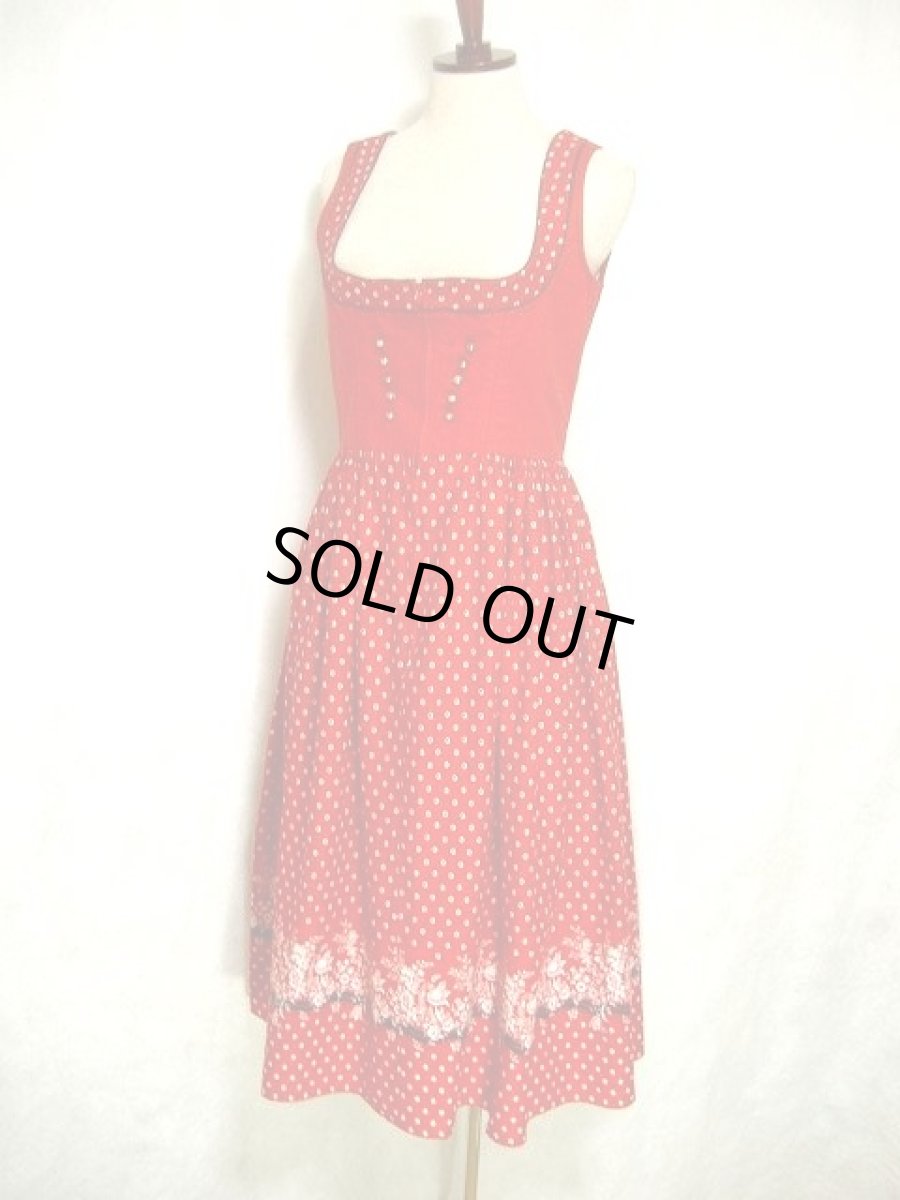 画像2: スカート裾のアンティークフラワー模様 シルエットが綺麗な小花柄 赤  ディアンドル チロルワンピース ドイツ民族衣装 舞台 演奏会 フォークダンス オクトーバーフェスト 【1255】 (2)