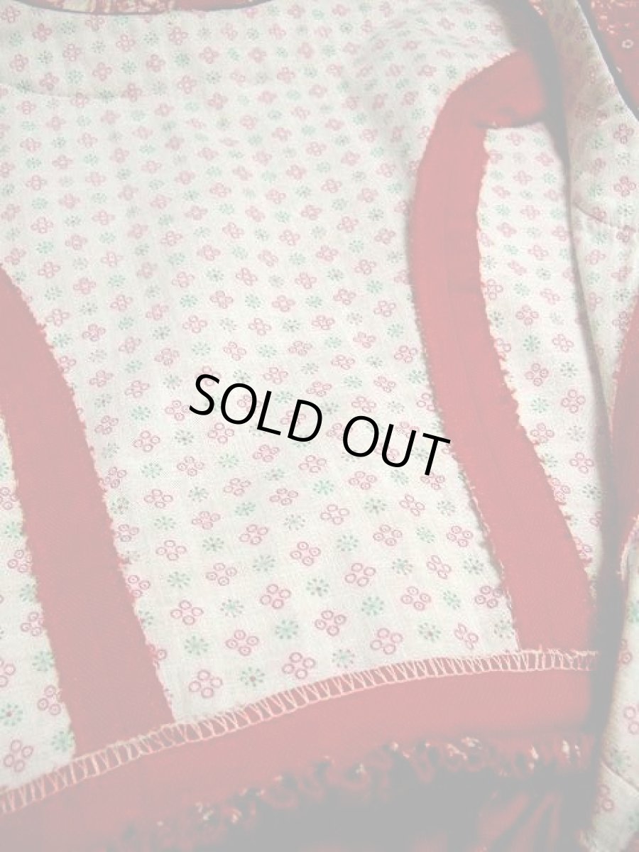 画像5: スカート裾のアンティークフラワー模様 シルエットが綺麗な小花柄 赤  ディアンドル チロルワンピース ドイツ民族衣装 舞台 演奏会 フォークダンス オクトーバーフェスト 【1255】 (5)