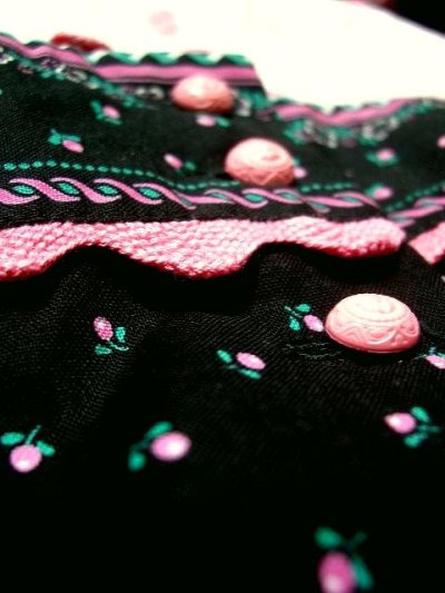 画像3: ピンク小花柄がとびっきり可愛い スカート裾アンティークレースも素敵 黒 ディアンドル チロルワンピース ドイツ民族衣装 舞台 演奏会 フォークダンス オクトーバーフェスト 【1309】