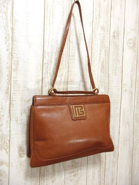 新商品レザーショルダーバック・タイ付ワンピース他合計3点UP