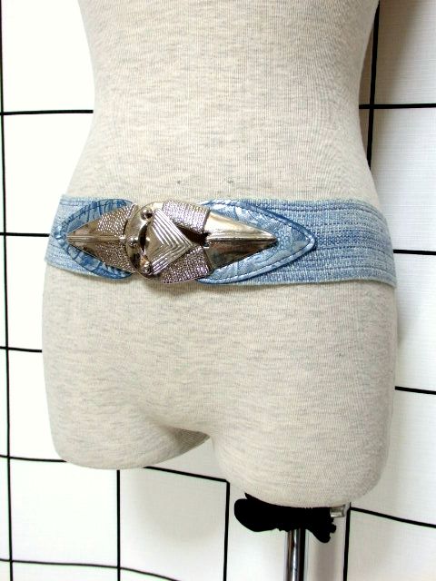 新商品 ガーリーワンピース・人物柄ブラウス・他合計3点UP