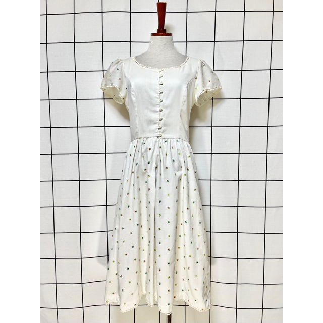 新商品 刺繍やレース満載のVintage Itemやセンスが光るフランス製ブラウス 6点 UP