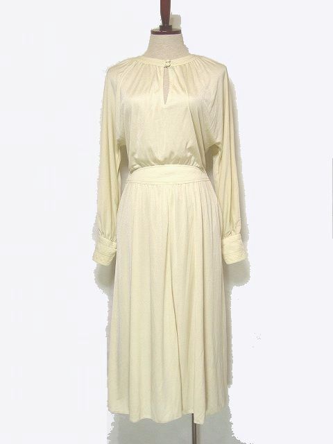 ヨーロッパ古着 大人アンティーク シルエットが綺麗 ふんわり優しい印象のアンティークドレス ドイツ製