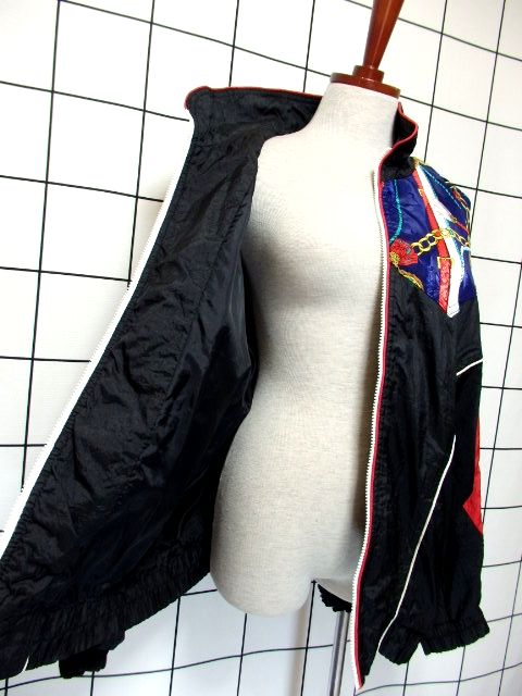 スカーフ柄 ブラック カラフル ジップアップ レトロ ヨーロッパ古着 ブルゾン ジャンパー ヴィンテージナイロンジャケット