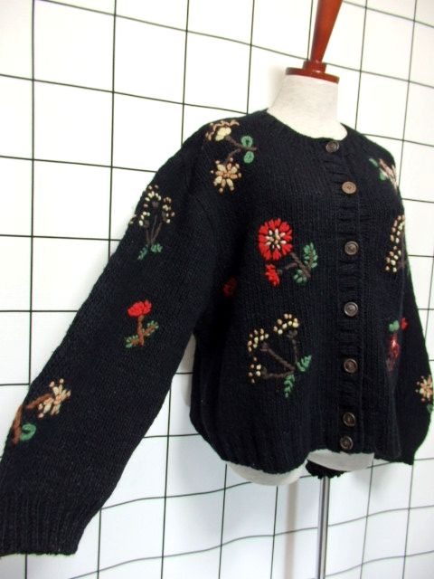 【美品】長袖カーディガン　花柄刺繍ニット　ブラック　厚手　レトロ