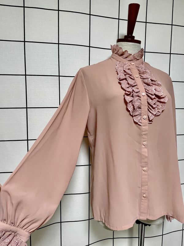 レトロブラウス 贅沢なフロントレース装飾 くすんたピンク古着 長袖 シャツ