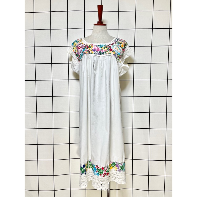画像1: メキシカン花刺繍ドレス レース装飾 サテンテープ ホワイト フォークロア レトロ ヴィンテージ (1)