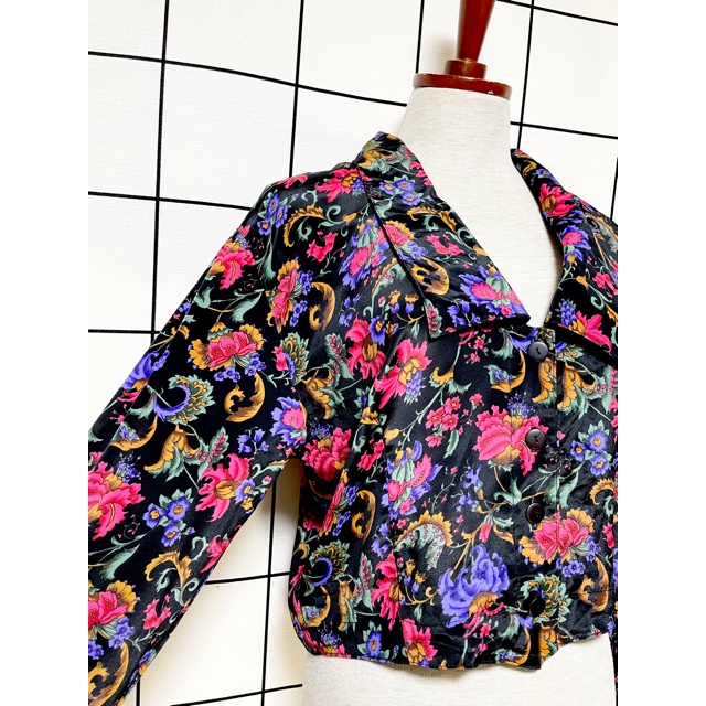 ショート丈 花柄 ブラックレトロ USA古着 シャツ ヴィンテージ